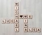 Mobile Preview: Buchstaben Brettchen für die Wand im "Scrabble Look" 10x10cm