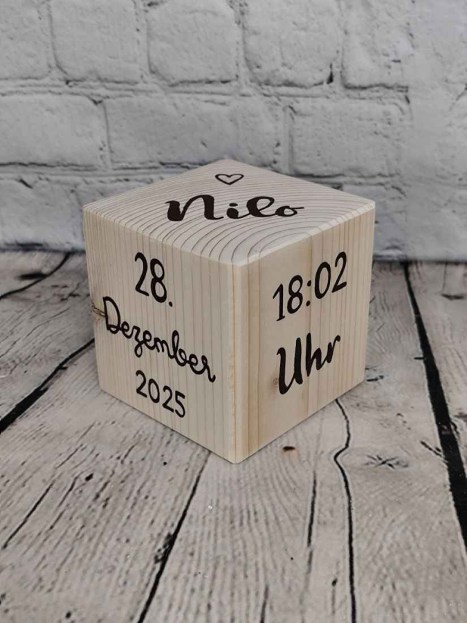 Geschenk zur Geburt personalisiert Holzwürfel