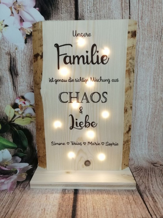 Familie - Chaos & Liebe mit Namen, beleuchtet